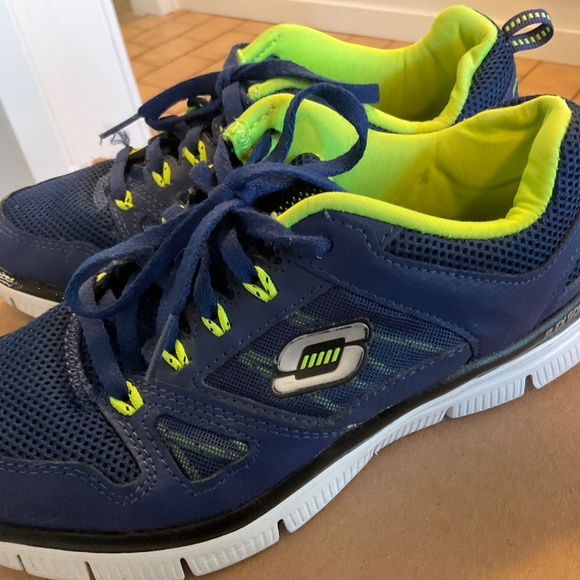 Sketchers boys runners - size 3Y - Picture 4 of 9